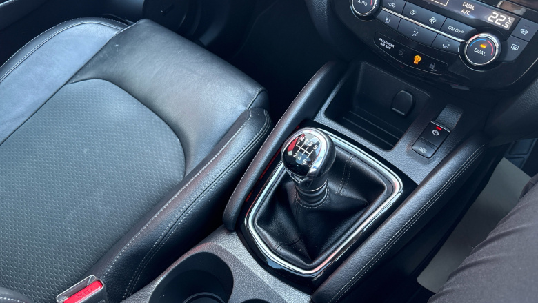 Nissan Qashqai 1.3 DiG-T Tekna 5dr Petrol Hatchback